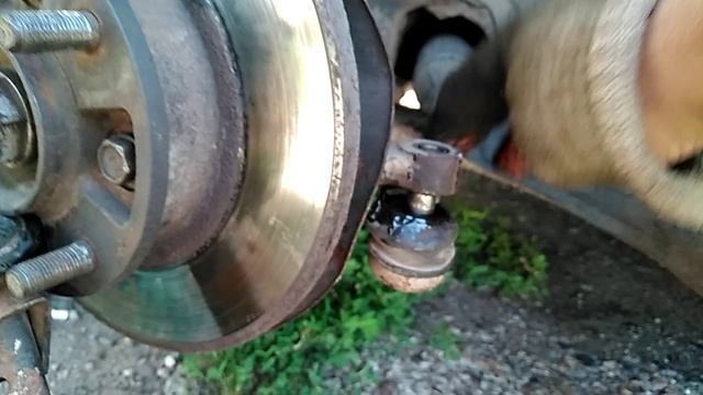 как снять шаровую без съемника