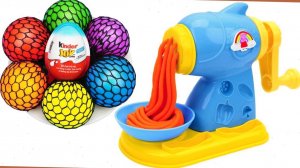 Мультики для детей. Мячики антистресс против мясорубки. Смотреть Мультики залипалки для малышей.