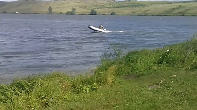 SHARMAX SM9.8HS и ривьера 320 с не настроенным углом диффирента смотреть онлайн