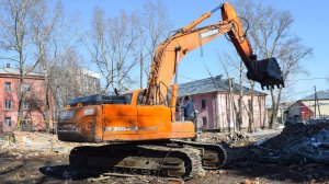 Экскаватор Doosan DX300LC. Снос дома, борьба с подвалом.