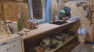 Он приехал помочь сделать кухню... Может мы с ним сработаемся ?