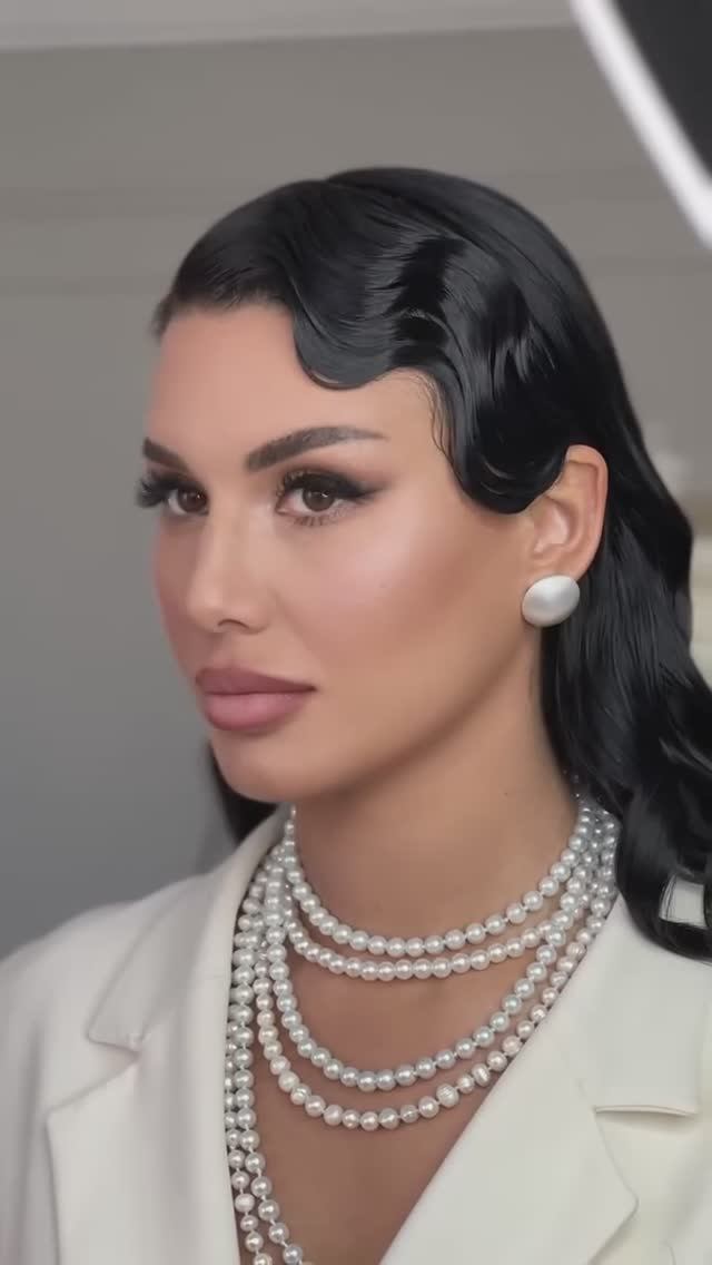 Роскошная укладка с мокрым эффектом и холодной волной #прическа #укладка #волосы #локоны