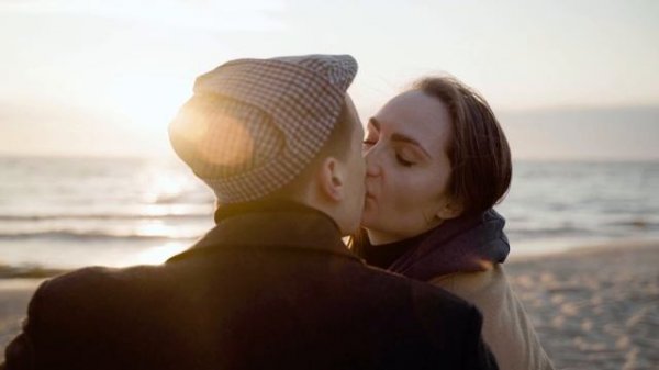 Возьми меня за руку (песня)