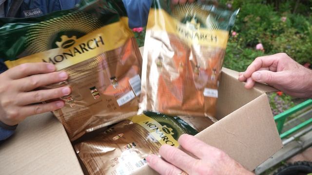 "Жизнь столицы". Отправка гуманитарного груза в зону СВО от депутата Госсовета Юрия Зорина. смотреть онлайн