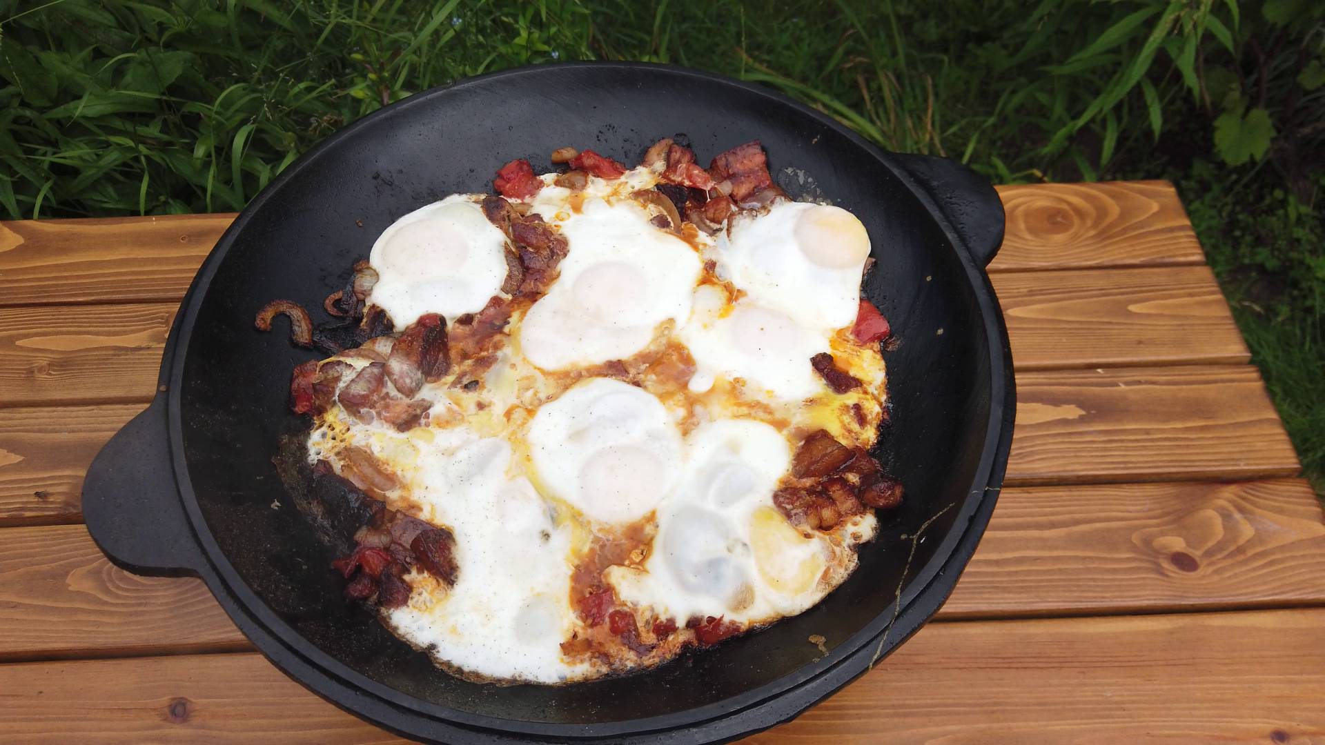 Деревенский завтрак на садже. Готовим на всю семью.