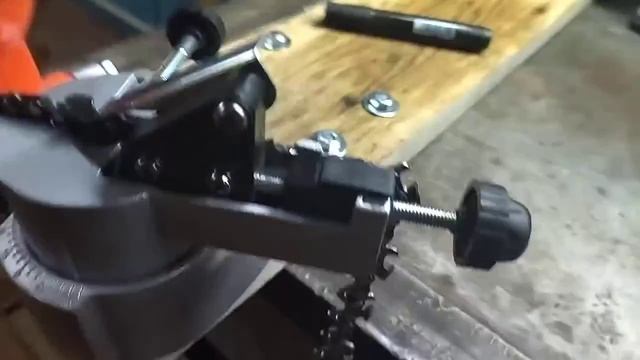 Как заточить цепь бензопилы на станке , если помогло подпишись)) смотреть онлайн