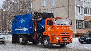 Мусоровоз МК-4554-06 на шасси КамАЗ-53605-A5 (В 825 АУ 122). / KAMAZ garbage truck.