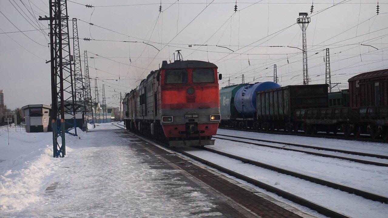 Тепловозы 2ТЭ10М-2360 и 2ТЭ10У-0460 смотреть онлайн