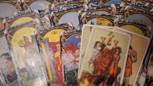 ТАРО РАСКЛАД\ КТО НЕ СОБИРАЕТСЯ ВАС ОТПУСКАТЬ?!