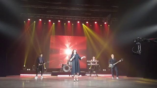 Лариса Андреева "Потанцуем"
Стихи: Наталья Алетина
Музыка и исполнение:
Лариса Андреева смотреть онлайн