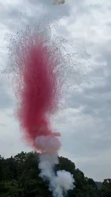 FPS624 25s I Red With Crackling,Salute смотреть онлайн