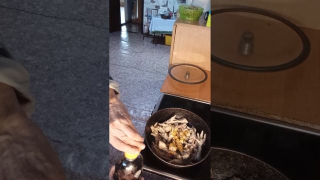 Вторая часть куриных лапок смотреть онлайн
