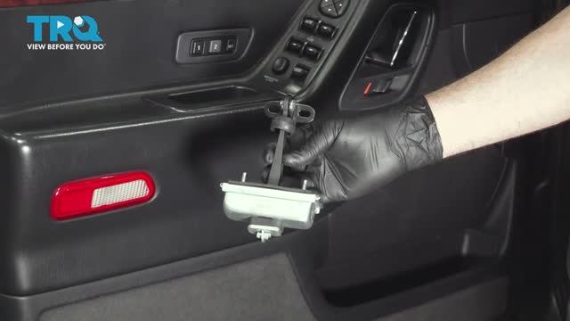 087. Как заменить ограничители передних дверей на Jeep WJ (1999 - 2004)