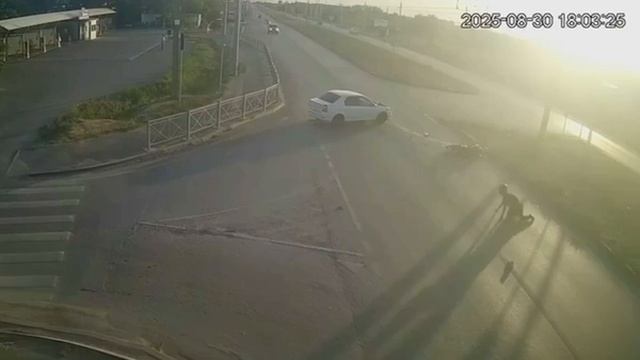 В Волгодонске автомобилист устроил ДТП с мотоциклистом смотреть онлайн