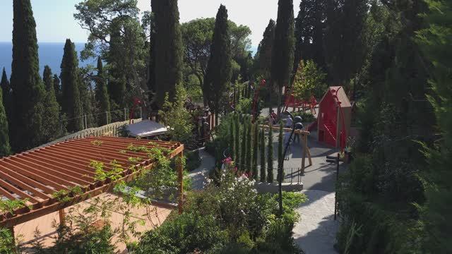 Новый парк «Солнечный» в Алупке смотреть онлайн