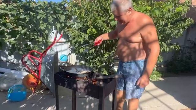 Вкуснейший карась на мангале смотреть онлайн