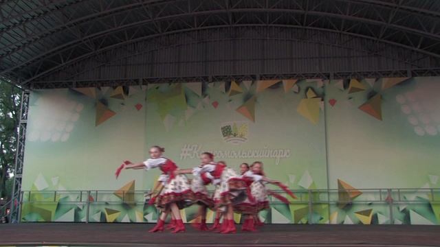 Хореографический ансамбль Родничок - На родимой, на сторонке. 1 сентября.