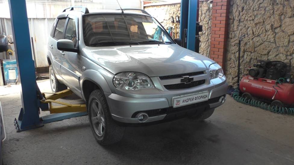 Замена рулевого маятника на Chevrolet Niva 4х4  Шевроле Нива 2016 года