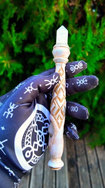 Волшебная палочка? Рунический жезл! #руны #руническийжезл #магия смотреть онлайн