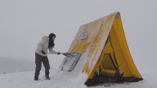 Кемпинг зимой в метель в большой палатке. Бушкрафт. АСМР. Палатка-дом