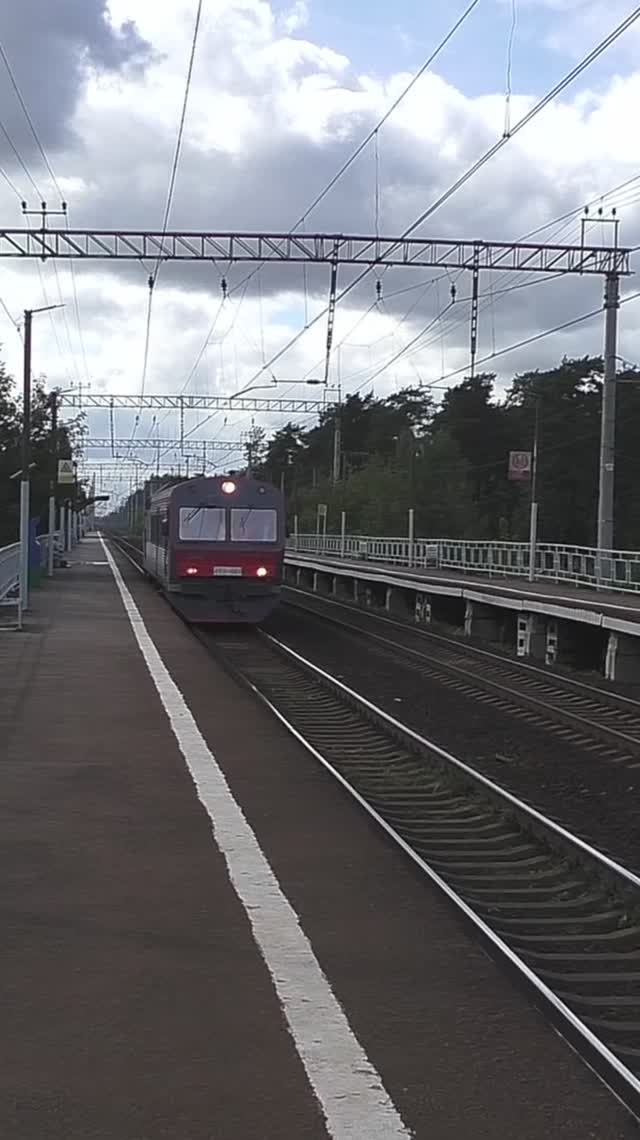 Автомотриса АЧ2-087 (ТЧЭ-2) следует по 2-му гл. пути. смотреть онлайн