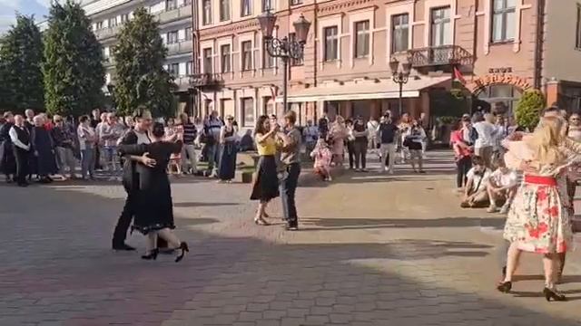 ТАНГО на Советской в Бресте 🌹🥰 смотреть онлайн