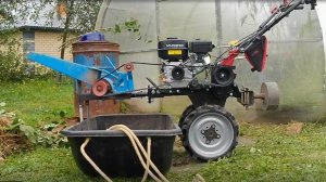 Измельчитель ботвы  в работе