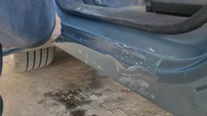 плёнка для порогов автомобиля клеим плёнку чтобы не отбивались пороги автомобиля