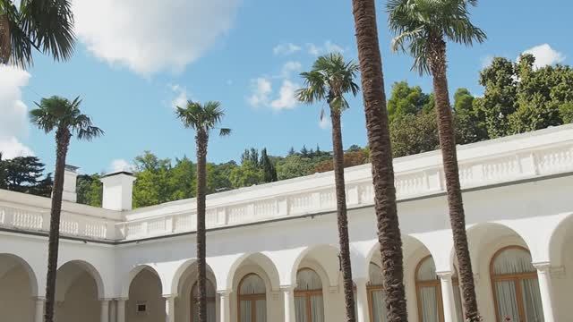 Внутренние дворы в Ливадийском дворце (Крым). смотреть онлайн