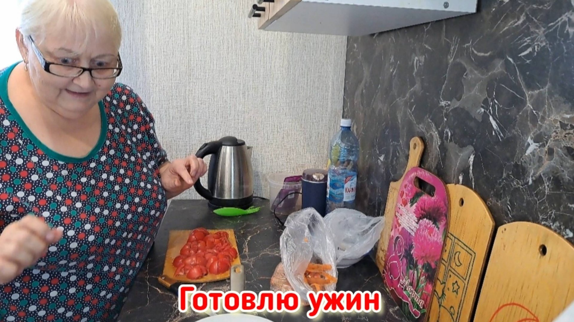 Люблю готовить осенью, все овощи под рукой, свои, самовыращенные. Подлива из курицы и овощей. смотреть онлайн