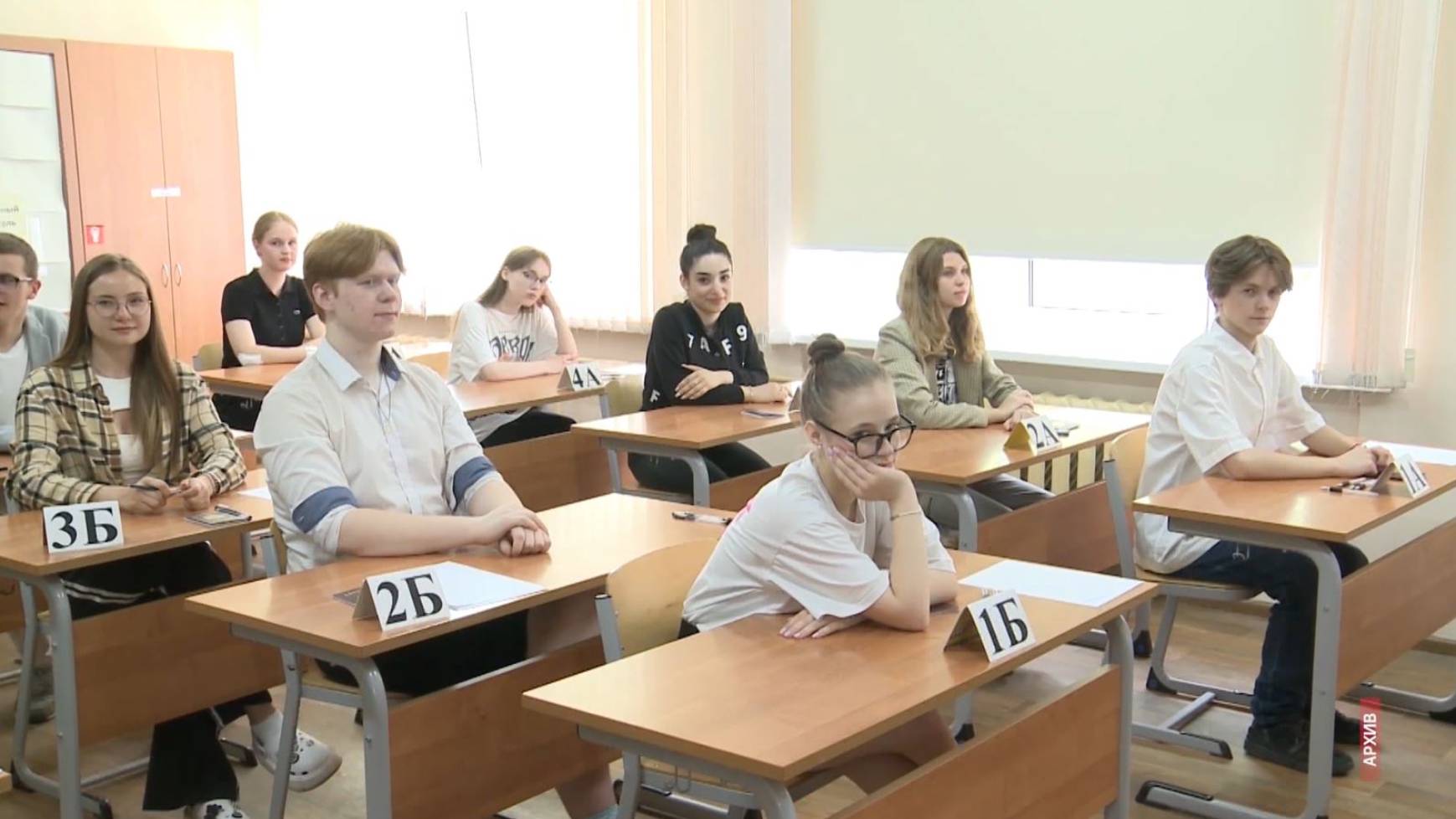 Некоторые выпускники снова сели за парты смотреть онлайн