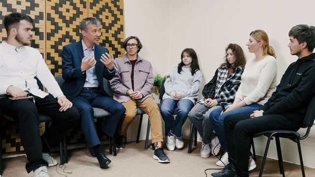 ГОЛОС МОЛОДЁЖИ  -- ВСТРЕЧА С ВЛАДИМИРОМ МИХАЙЛОВЫМ