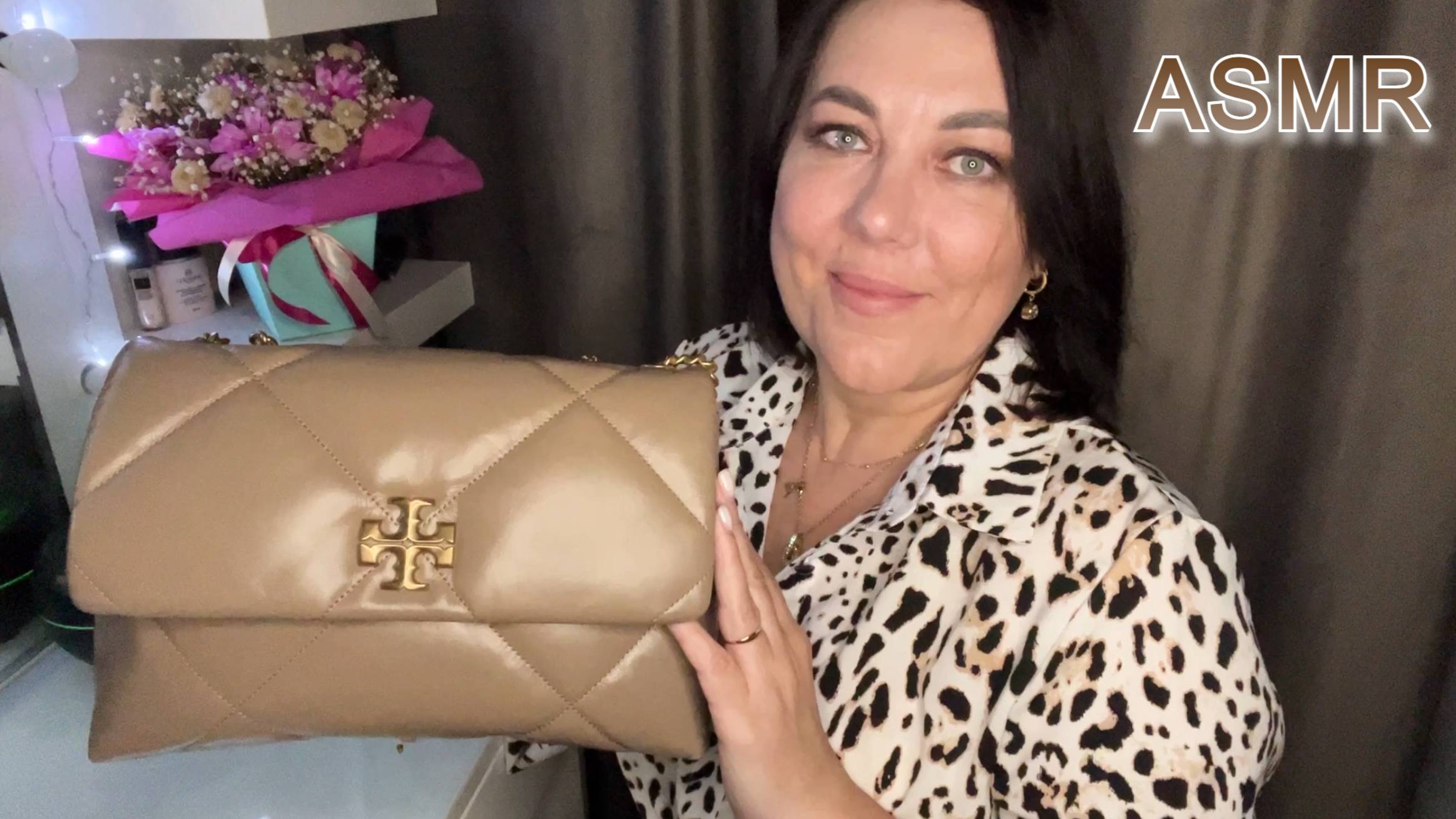 ASMR👝ЧТО В МОЕЙ ОСЕННЕЙ СУМКЕ Tory Burch🥰ШЕПОТ Таппинг Звук кожи, цепочек РЕЛАКС смотреть онлайн