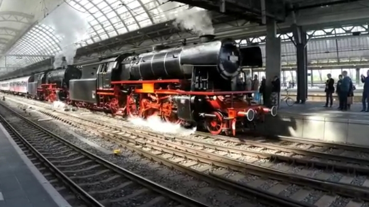 Два паровоза смотреть онлайн