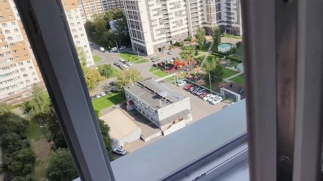 Замена уплотнителя в пластиковых окнах, как резинку продеть под петли?