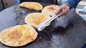 сыр парата на улице Пакистана