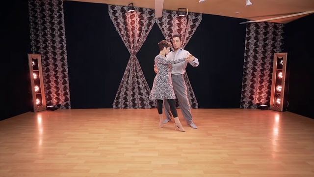 ОЧОС НАЗАД: Используйте этот выход (основные шаги аргентинского танго)