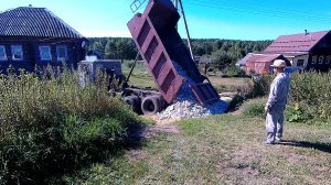 Привезли щебень.