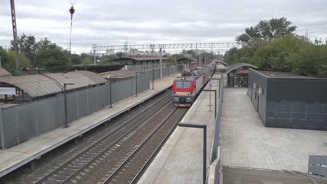 Электровоз ЭП20-063 (ТЧЭ-6) со скорым фирменным поездом "Урал" № 056М Москва - Ектеринбург. смотреть онлайн