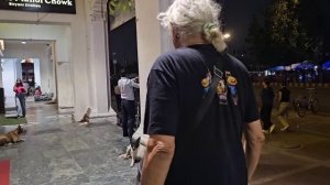 Демонстрация Мусульман в центре Дели, тысячи людей, первый раз такое вижу! Ужин в приличном месте.