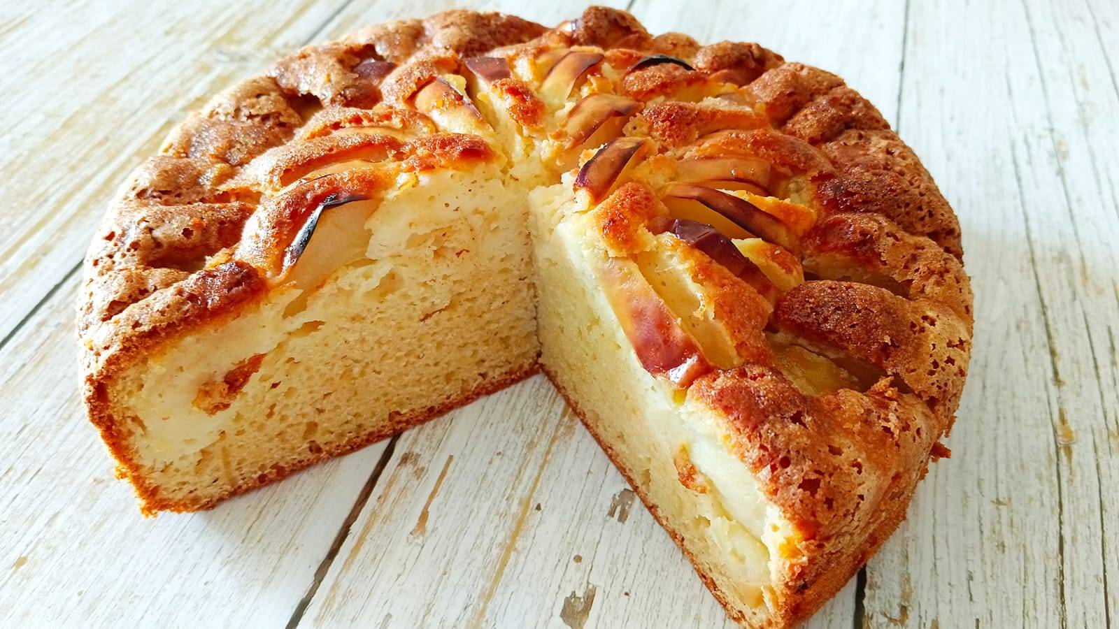 Творожный пышный пирог с яблоками (готовит мама). смотреть онлайн