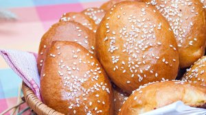 Пирожки с капустой и с мясом в духовке из сдобного дрожжевого теста