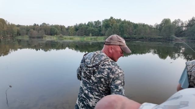 МОРМЫШИНГ В ДЕРЕВЕНСКОМ ПРУДУ. Поехали за живцом смотреть онлайн