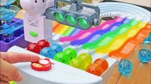 Видео для детей. Играем в разноцветные шарики. Гонки с шариками, игры. Детям