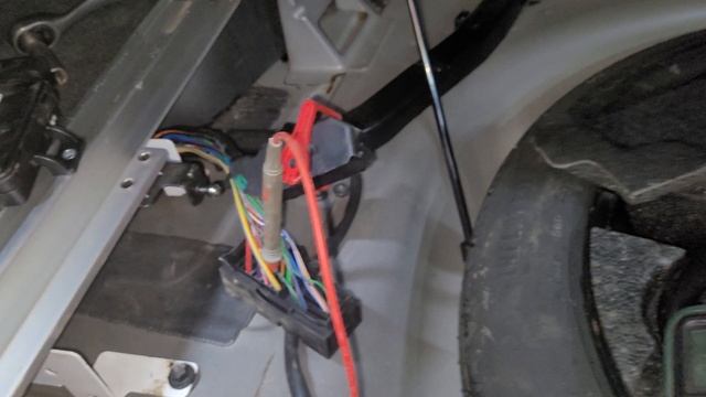 блок управления стояночным тормозом, Volvo xc70 проверка проводки.