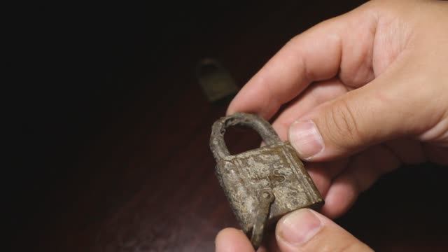 Восстановление навесного замка YALE US