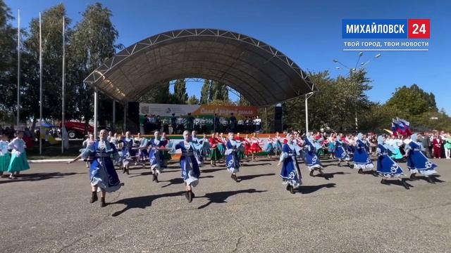 Праздник урожая в Михайловске подарил зрителям яркие концертные номера