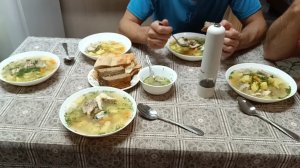 "Жизнь на пенсии".. Варили уху в казане на улице.