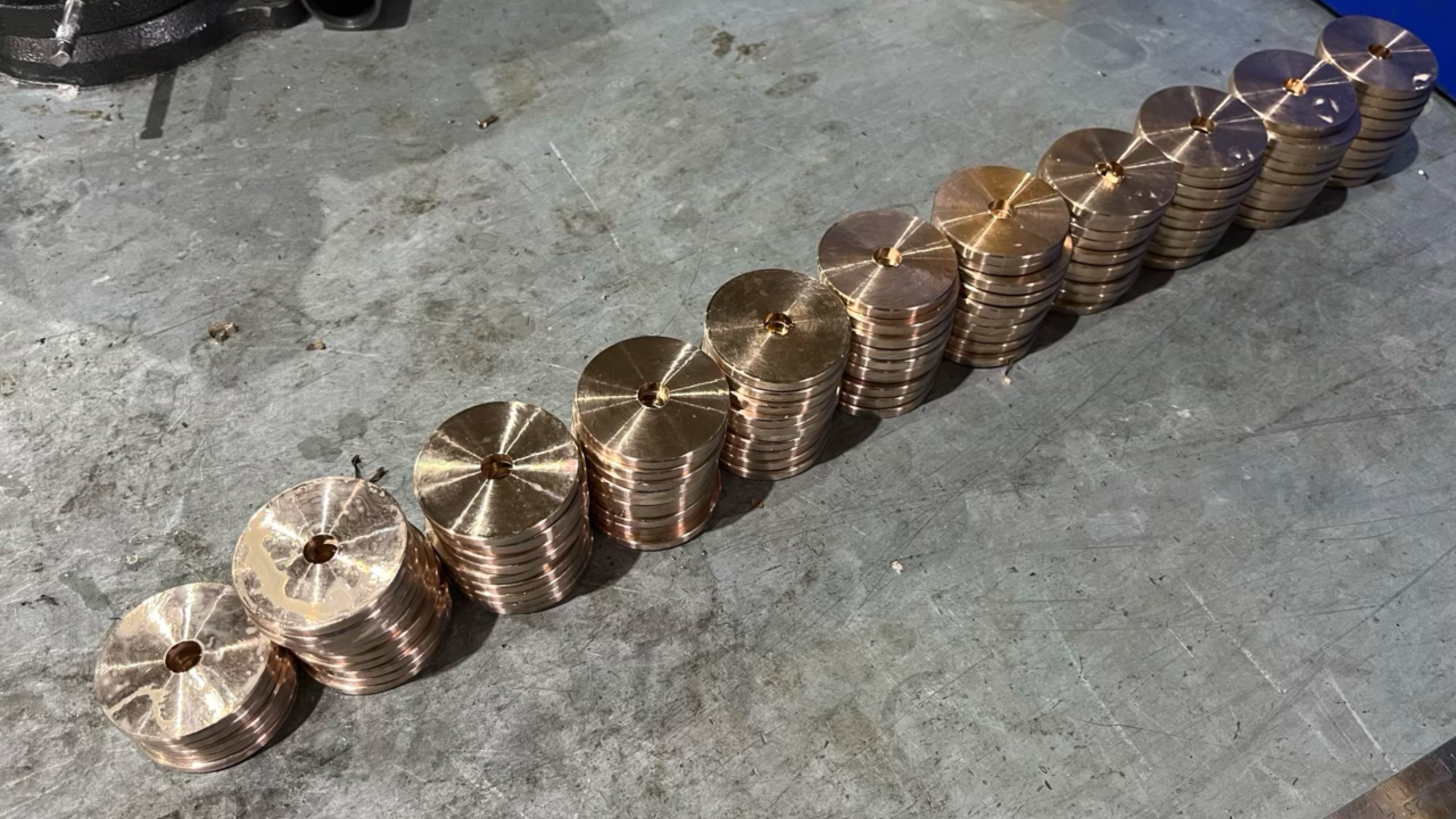 Обработка деталей на ЧПУ в режиме повтора. смотреть онлайн