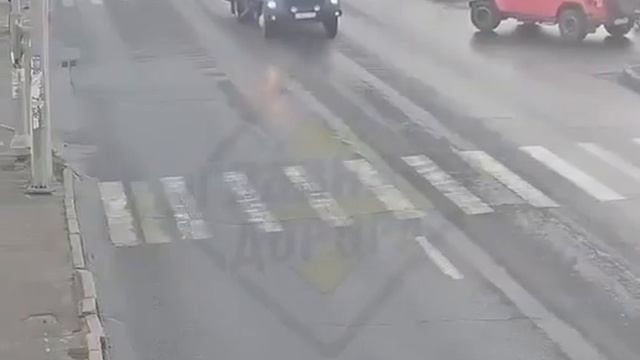 В Волгограде автомобилист сбил мопедиста смотреть онлайн